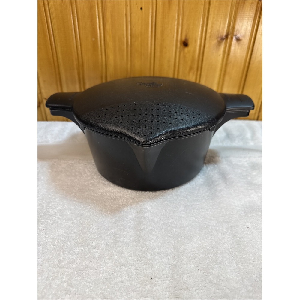 Pampered Chef 2 Qt Microwave Steamer & Rice Cooker Pot With Locking Lid